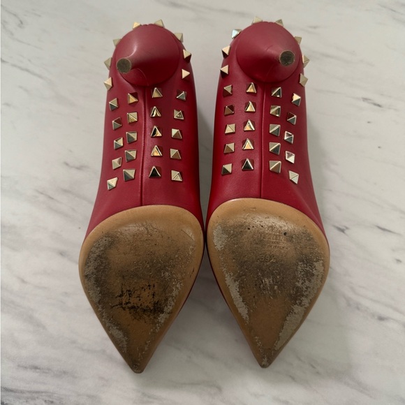 Beautiful Valentino Pump! Definitely the statement piece you need! - Picture 2 of 7